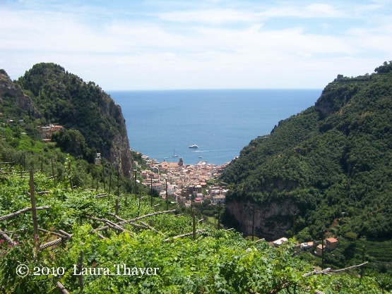 Uno stupendo panorama della città di Amalfi