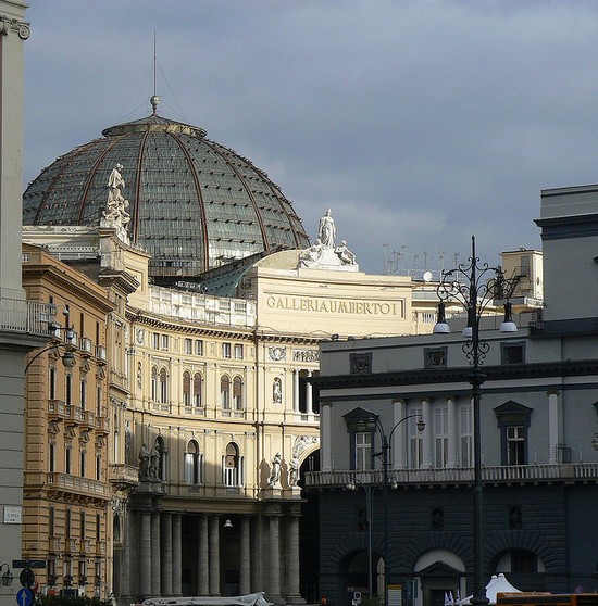 Die Galleria Umberto I - Neapel