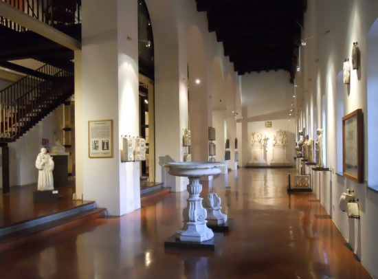 Eingang des Museums von Santa Chiara