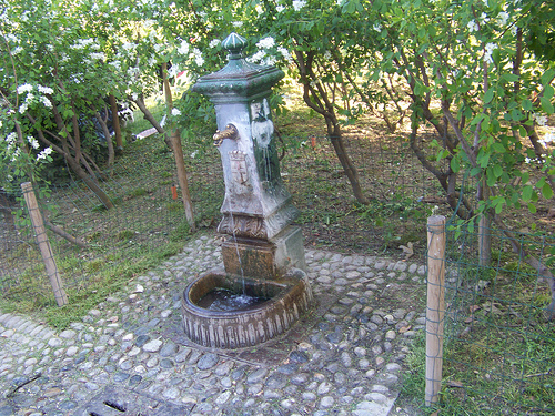 Sommer in Mailand: Brunnen