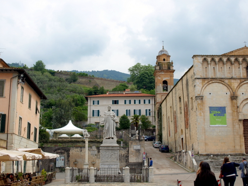 Pitrasanta: the historical central square