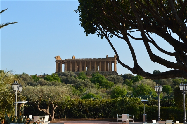 Villa Athena, Agrigento. Vista del Tempio della Concordia